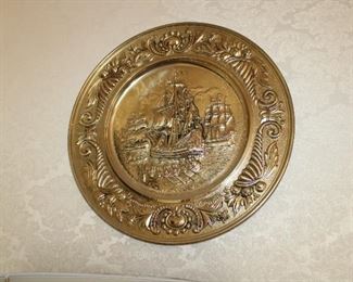 DECORATIVE PLATE