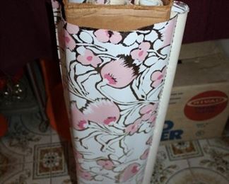 VINTAGE PINK/SILVER WALLPAPER