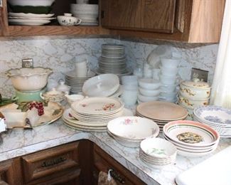 DISHWARE, FIRE KING BOWLS