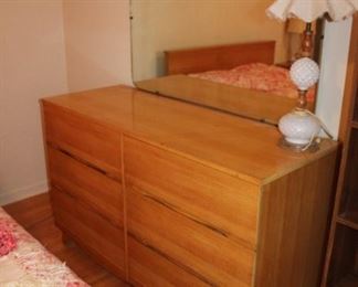 DRESSER
