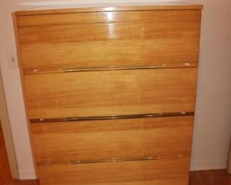 HUNTLEY FURNITURE CHEST OF DRAWERS