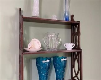 PRETTY WALL SHELF WITH BEAUTIFUL NUTECH VASES AND VINTAGE GLASS PIECES. 