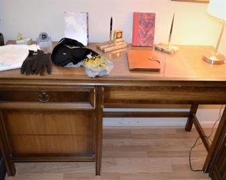 BasicWitz MCM Writing Desk