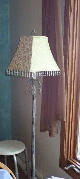 FLOOR LAMP WITH BEADS