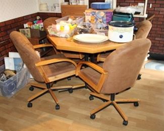 KITCHEN TABLE W/1 LEAF & 4 ROLLING CHAIRS