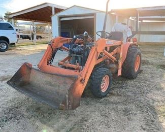 50	

Kubota BF300-A

872 Hours
engine:  15231-63017

Note:
sold on bill of sale from estate only,  sold as is, 