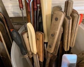 tons of great kitchen knives
