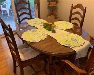 Genuine Pennsylvania House Mid-Century Oak Dining Set w/2 aproned 14" finished leaves. Owner used custom glass top for everyday use. 4 matching rattan seat chairs (2 with arms). 