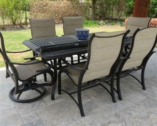 Mallin patio set