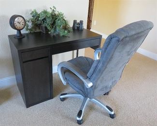 Small desk, desk chair