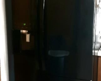 2017 Kenmore refrigerator (works)