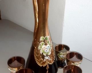 Vintage decanter and 6 glasses
