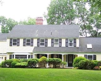 Spring in Wayland. 9 Highland Circle