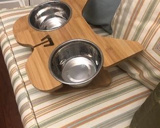 raised dog tray