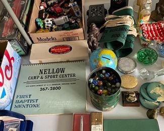 Assorted small items/advertising