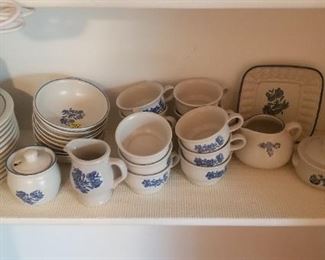 Pfalztgraff set of dishes, approximately 64 pieces