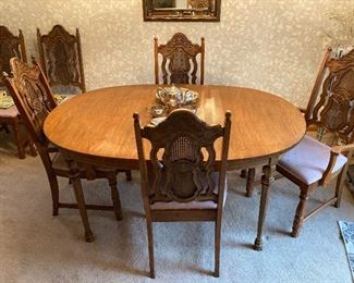 Dinning table with 6 chairs and 1 leaf