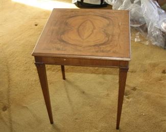 Small Baker end table 21 3/4" tall 17 1/2" x 17 1/2 - Asking $125
