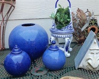 bird feeders, bird house
