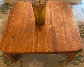 SOLID OAL COFFEE TABLE