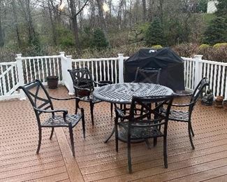 TABLE WITH 5 CHAIRS AND CUSHIONS                                     WEBER GRLL