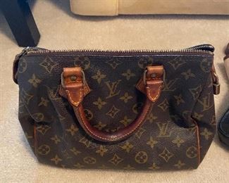 lOUIS VUITTON