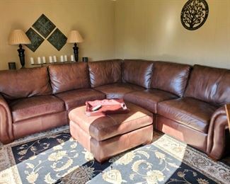RAYMOUR & Flanigan Emery Leather Sectional Sofa with Upgraded Queen Size Sofa Bed. Newly Purchased.