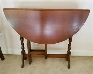 Narrow gateleg dining table