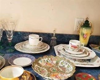 Mottahedeh dinnerware place settings - assorted patterns