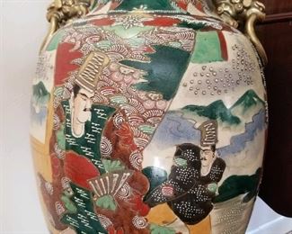 Satsuma vase closeup