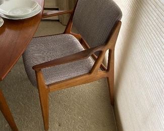 Rare set of 8 chairs by Arne Vodder, Ella. Includes 2 arm chairs with movable backs
