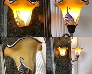 Handblown glass lamp, excellent condition. Lovely! Signed Todd Phillips from Salamander Glass Studio