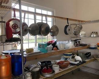 Many cook ware, kitchen