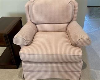 CLEARANCE !  $20.00 NOW, WAS $60.00..................Clayton Marcus Chair (R096)
