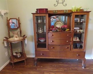 Everything very clean and in GREAT shape. 