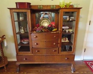 Antique Sideboard in Tiger Stripe Oak and claw feet Mid 1800's