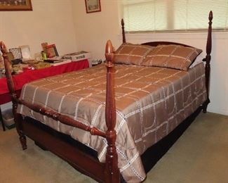 4 Poster Queen Size Bed in Mahogany 