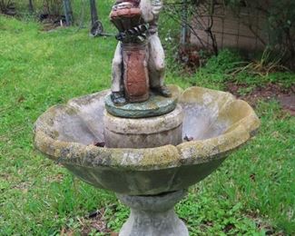 Golf Bird Bath - I don't run across these very often.
