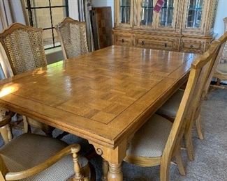 Thomasville Dining Table w 2 Leaves and 10 Chairs
