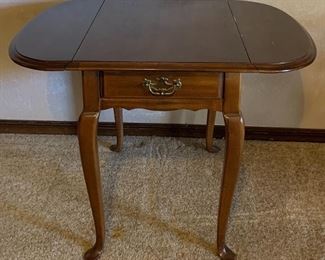 Drop leaf Table