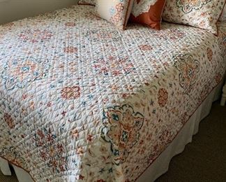 Madison Park Full/Queen Quilt w 2 Shams and Pillows + 2 Decorative Pillows