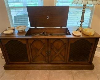 Vintage RCA Victor Stereo Console with Radio and Turntable