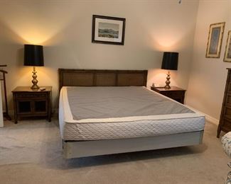  King Size Select Comfort Sleep Number Mattress with Wireless Remote