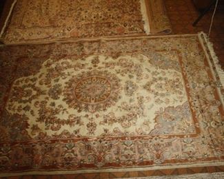 VINTAGE HAND KNOTTED RUG  50 X 77 SILK RUG WITH THE GIFT ON ENDS