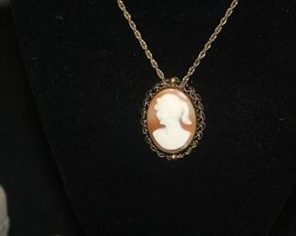 COSTUME JEWELRY ~ CAMEO NECKLACE / BROOCH