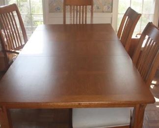 OAK TABLE WITH 6 CHAIRS AND EXTRA LEAVES