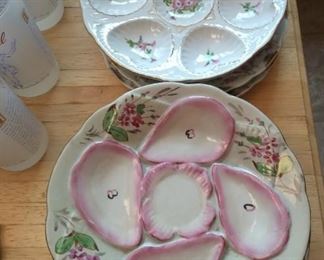 some of the many vtg oyster plates