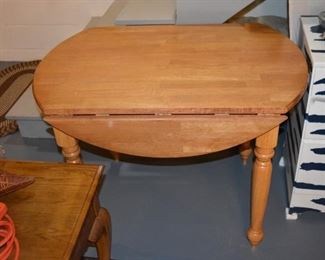 Drop leaf table