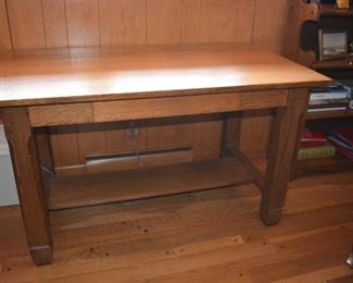 Library table in excellent condition 