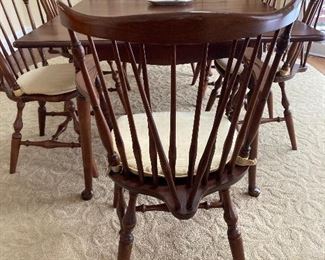 ETHAN ALLEN Dining Table w/2 Leaves,                                6 Windsor Chairs (2 Host & 4 Side Chairs)